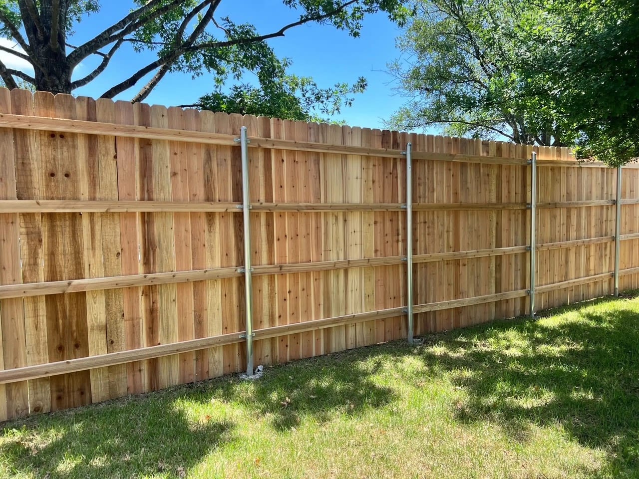 Cedar fence with gate in Fulshear TX residential neighborhood